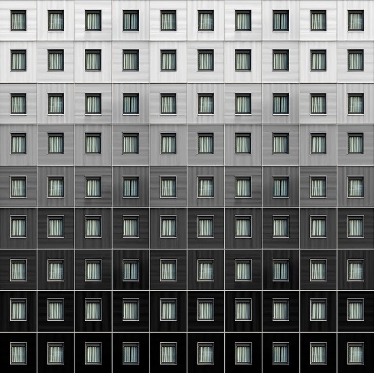 Le precisissime geometrie degli edifici nelle composizioni di Carlo Cafferini
