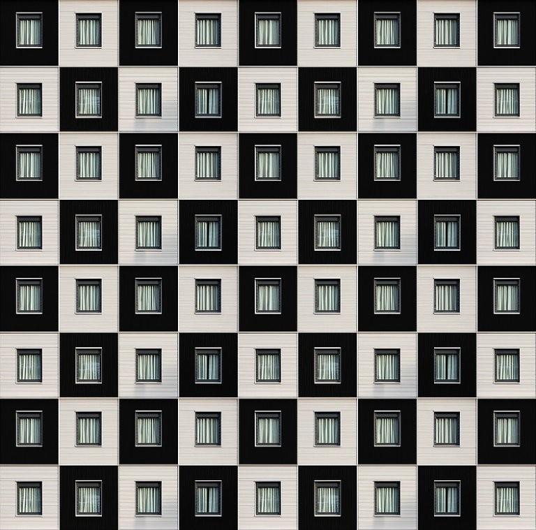 Le precisissime geometrie degli edifici nelle composizioni di Carlo Cafferini