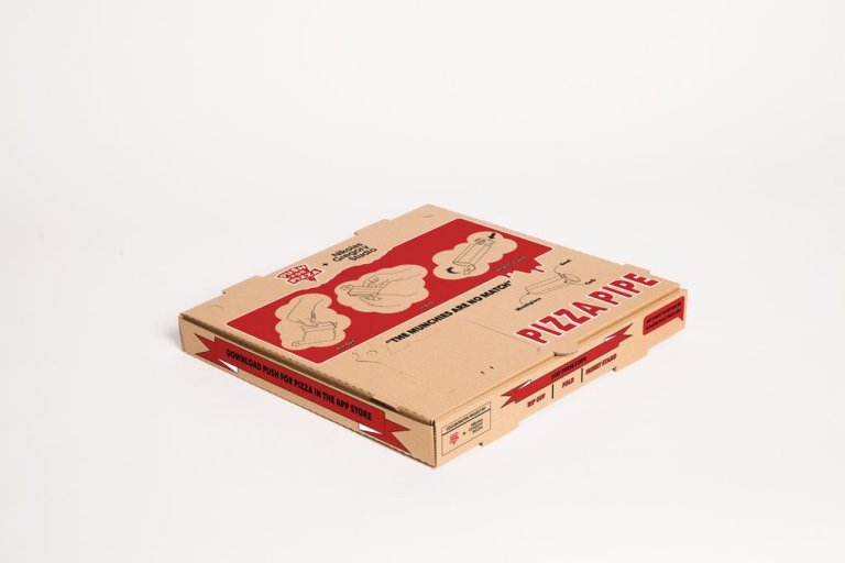 Questo cartone per la pizza diventa una pipetta per fumare marijuana
