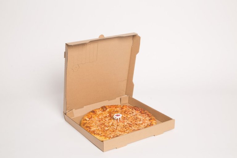 Questo cartone per la pizza diventa una pipetta per fumare marijuana