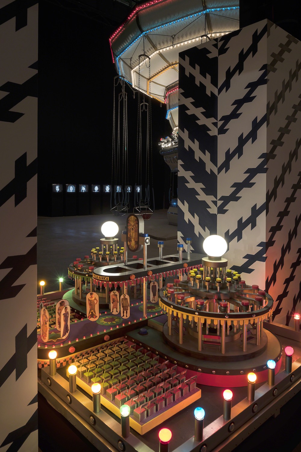 Carsten Höller,  “Doubt”, veduta dell’installazione in Pirelli HangarBicocca, Milano.  Courtesy dell’artista e Pirelli HangarBicocca, Milano. Foto: © Attilio Maranzano