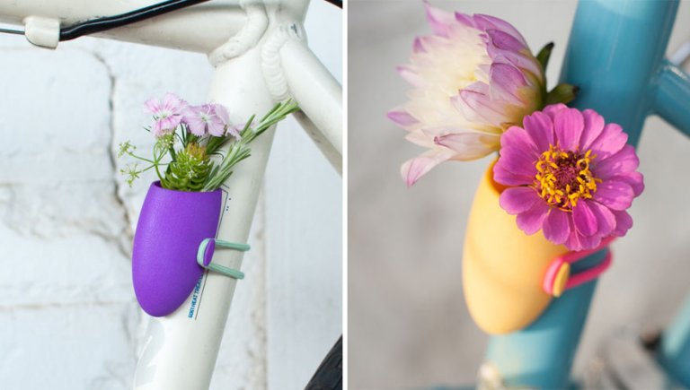 Mini vasi di fiori da attaccare al manubrio della bicicletta per festeggiare la primavera