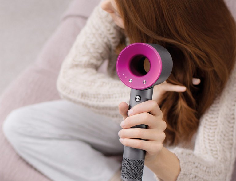 Il phon “supersonico” di Dyson costa 400$, però asciuga i capelli velocemente e in silenzio
