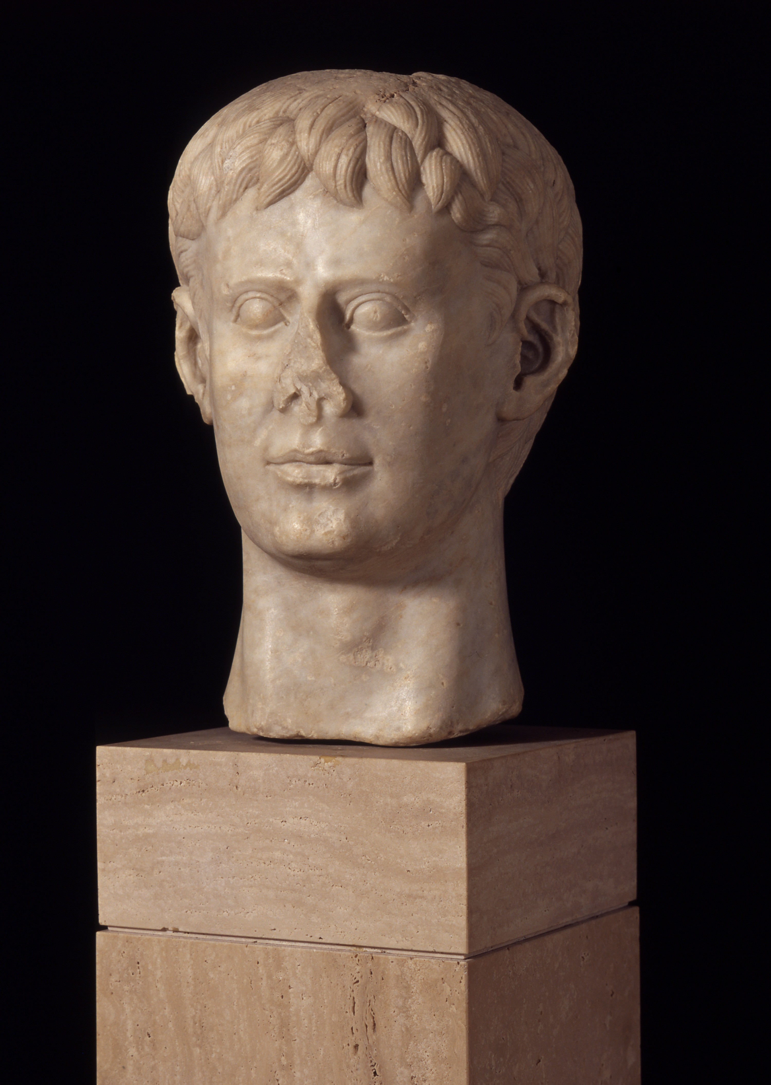 Marble bust of Frederick II, Italy, 1220–50 AD. Deutsches Archäologisches Institut, Rome