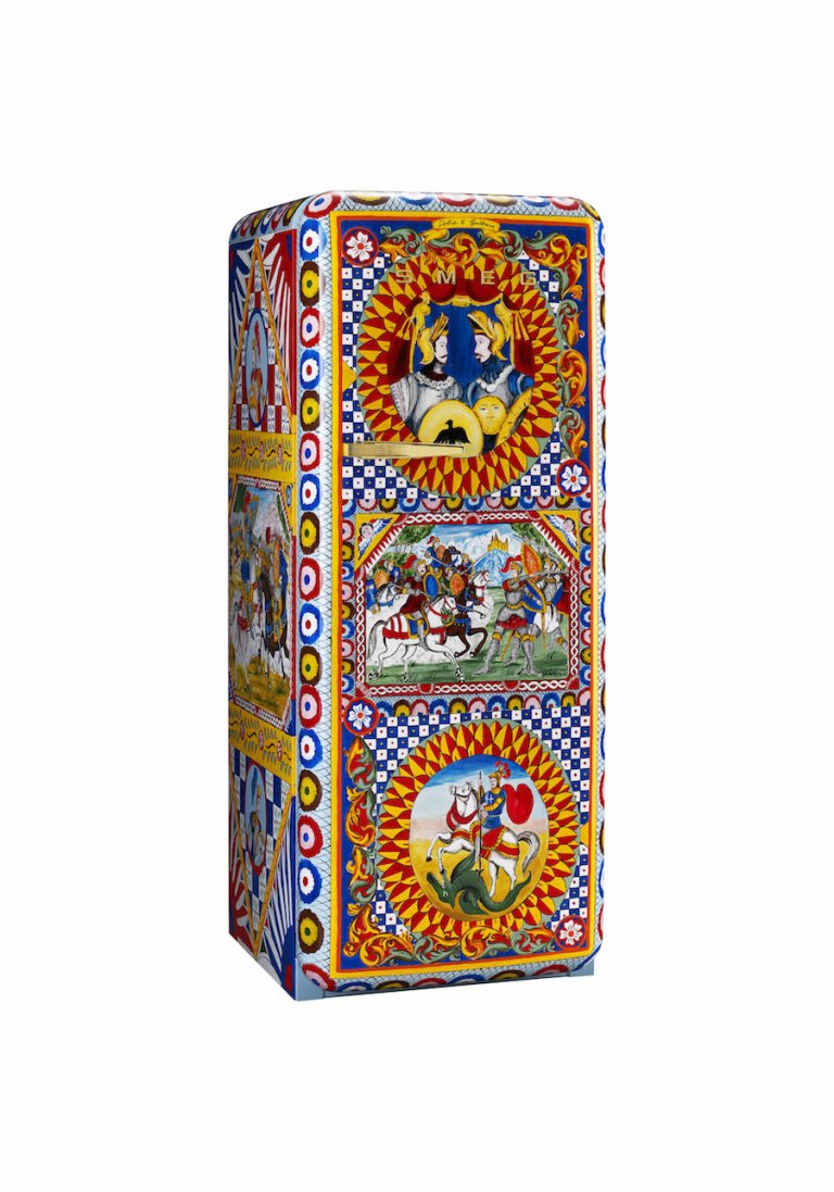 Ornementedfridgespaintedbydolceandgabbana