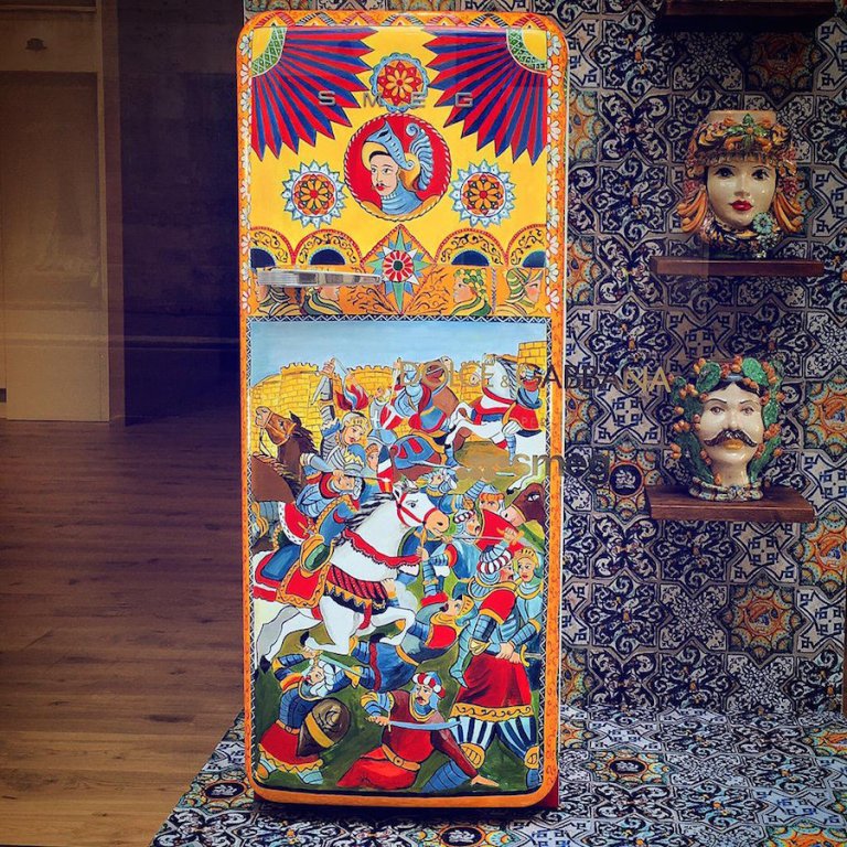 Ornementedfridgespaintedbydolceandgabbana