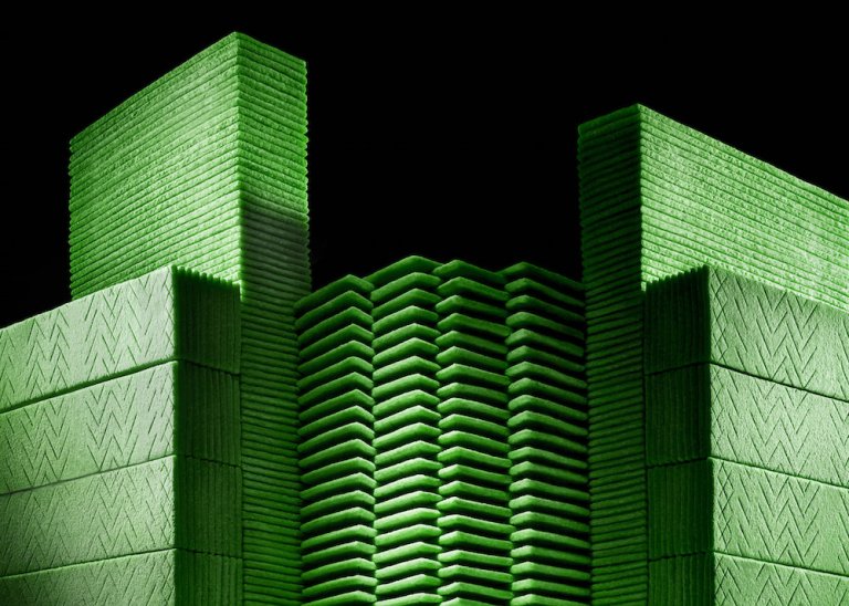 Le fantastiche architetture futuristiche create coi chewing-gum