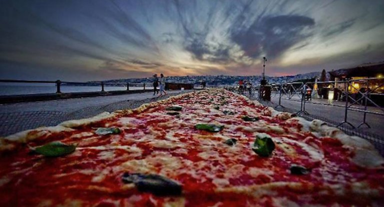 La pizza più lunga del mondo