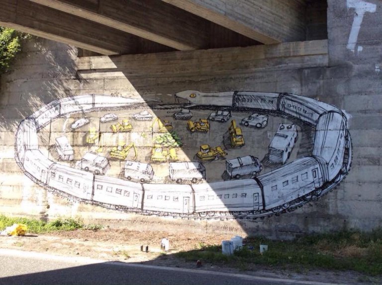 I nuovi murales NoTav realizzati da Blu in Val di Susa sono ispirati a Human Centipede