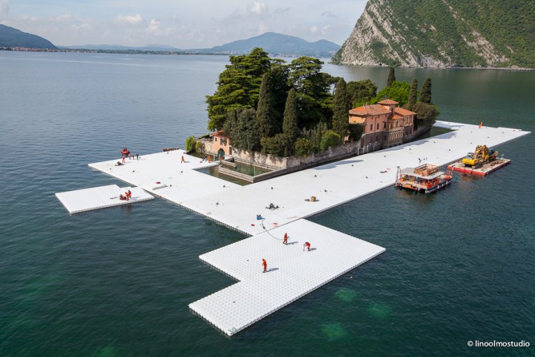Ecco le prime foto di The Floating Piers, l’installazione di Christo sul lago d’Iseo