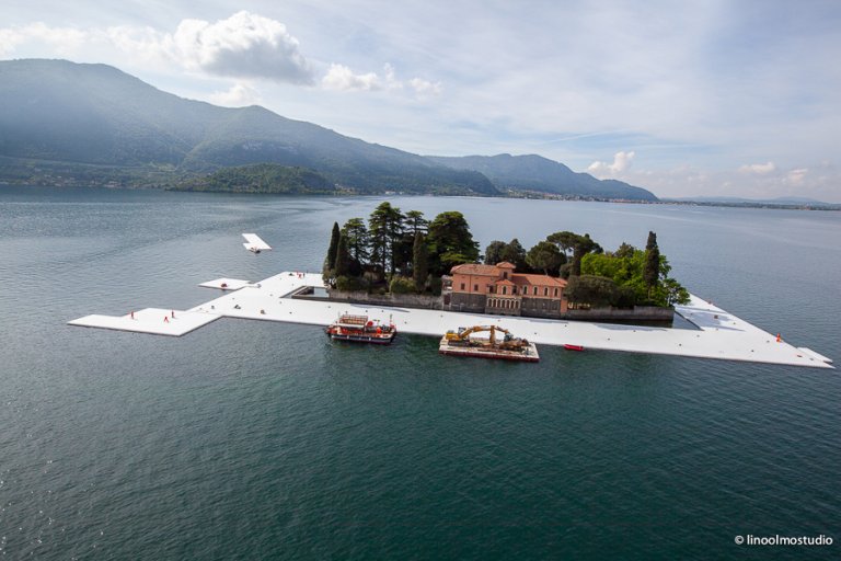 Ecco le prime foto di The Floating Piers, l’installazione di Christo sul lago d’Iseo