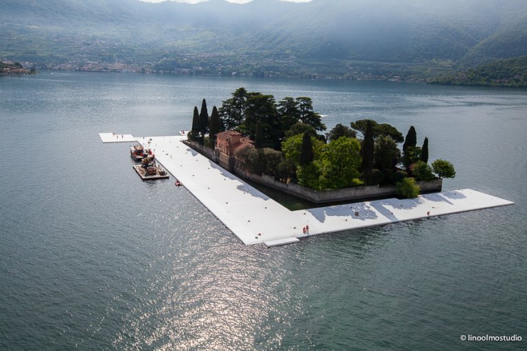 Ecco le prime foto di The Floating Piers, l’installazione di Christo sul lago d’Iseo