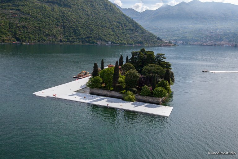 Ecco le prime foto di The Floating Piers, l’installazione di Christo sul lago d’Iseo