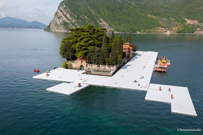 Ecco le prime foto di The Floating Piers, l’installazione di Christo sul lago d’Iseo