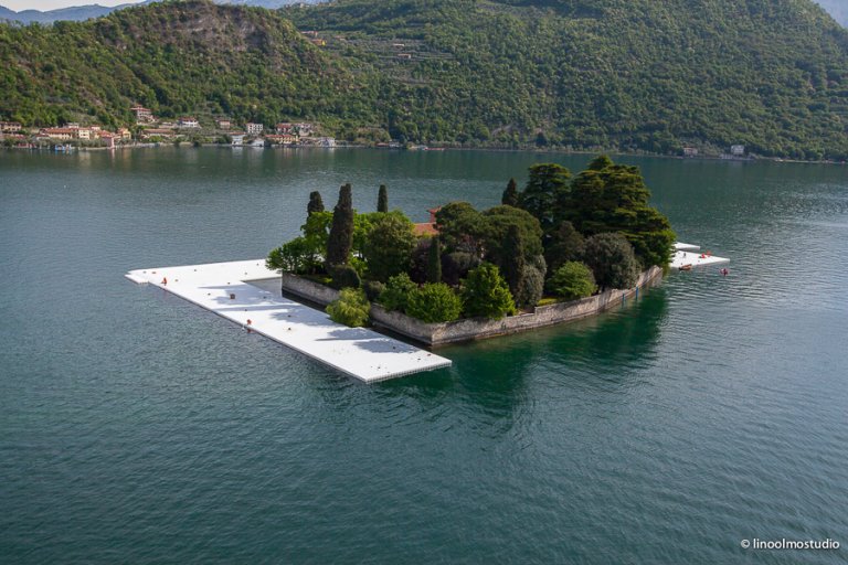 Ecco le prime foto di The Floating Piers, l’installazione di Christo sul lago d’Iseo