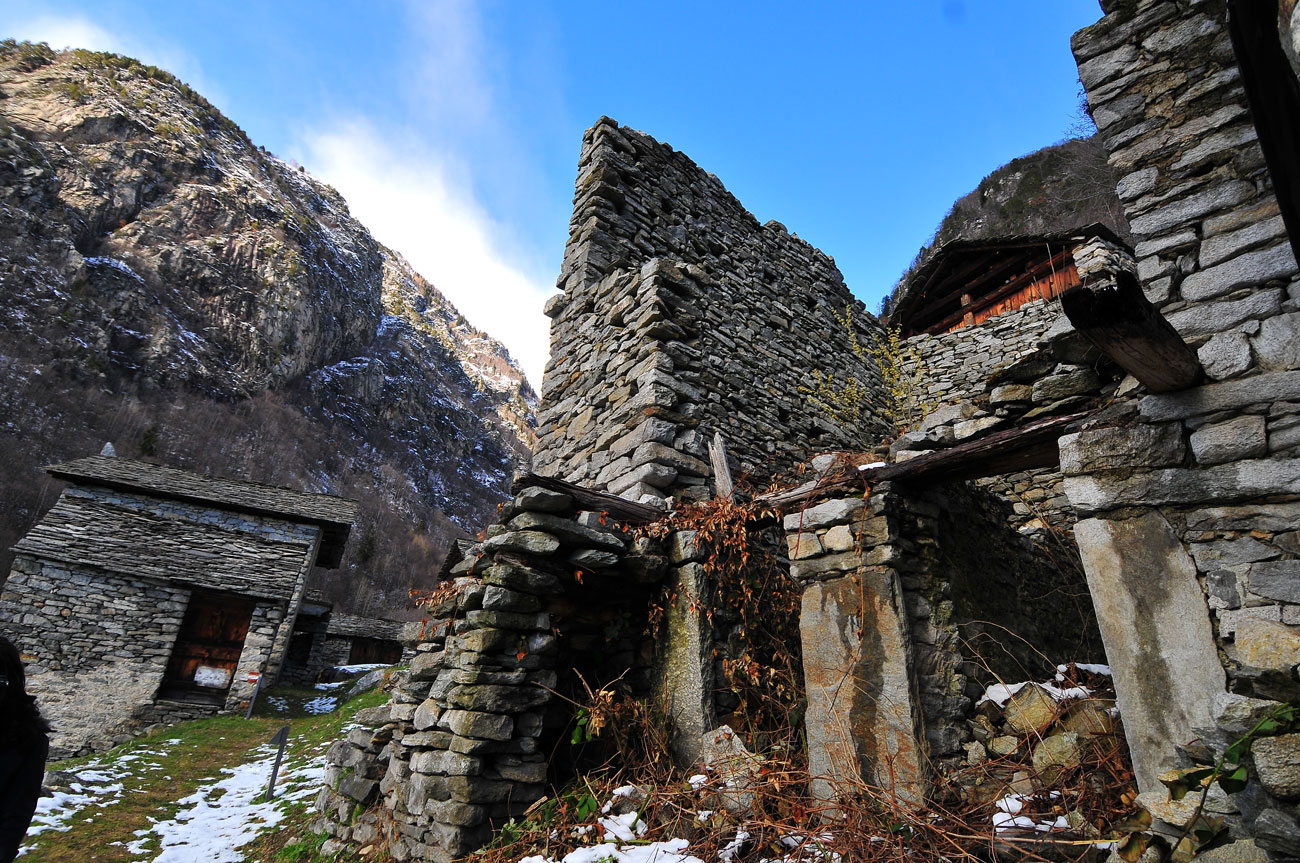 Savogno, il borgo fantasma nascosto tra cascate e boschi