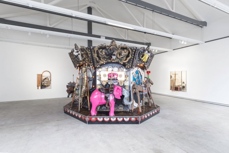 “Kienholz: Five Car Stud” alla Fondazione Prada