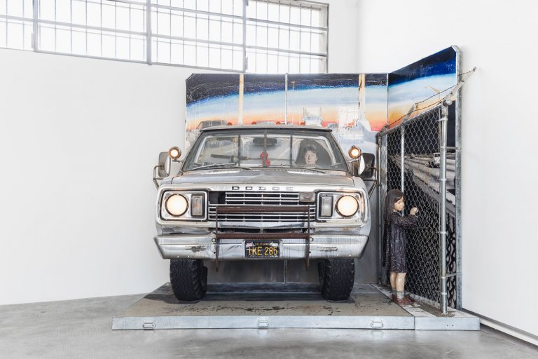 “Kienholz: Five Car Stud” alla Fondazione Prada