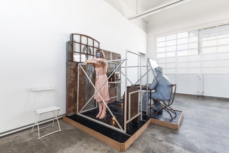“Kienholz: Five Car Stud” alla Fondazione Prada