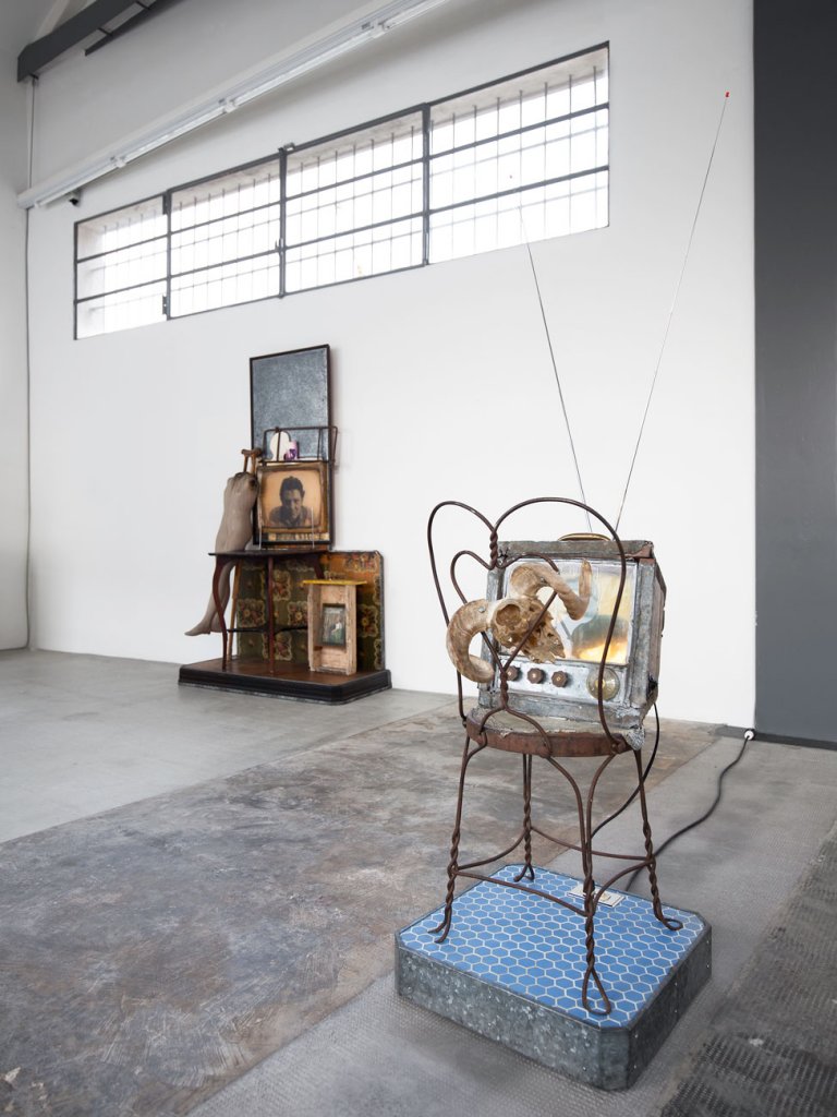 “Kienholz: Five Car Stud” alla Fondazione Prada