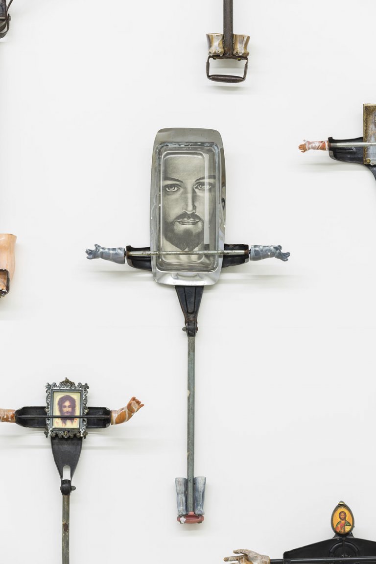 “Kienholz: Five Car Stud” alla Fondazione Prada
