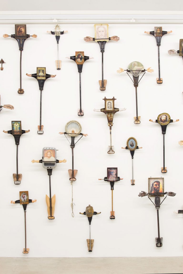 “Kienholz: Five Car Stud” alla Fondazione Prada