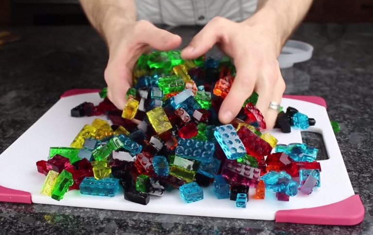Con i Lego di gelatina potrai creare costruzioni incredibili e poi mangiarle