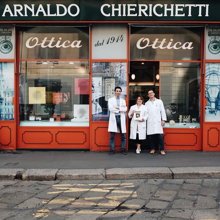 La storia di Milano raccontata dalle vetrine e dalle insegne d’altri tempi