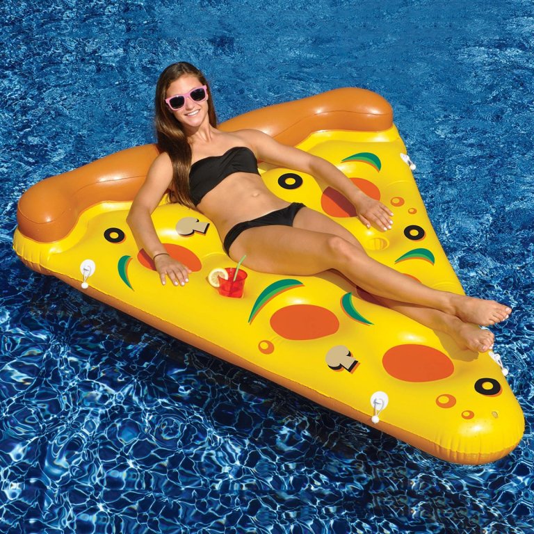 La fetta di pizza galleggiante è tutto quello di cui hai bisogno la prossima estate