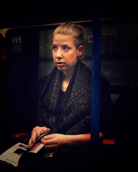 16th Century Tube Passengers, di  Matt Crabtree