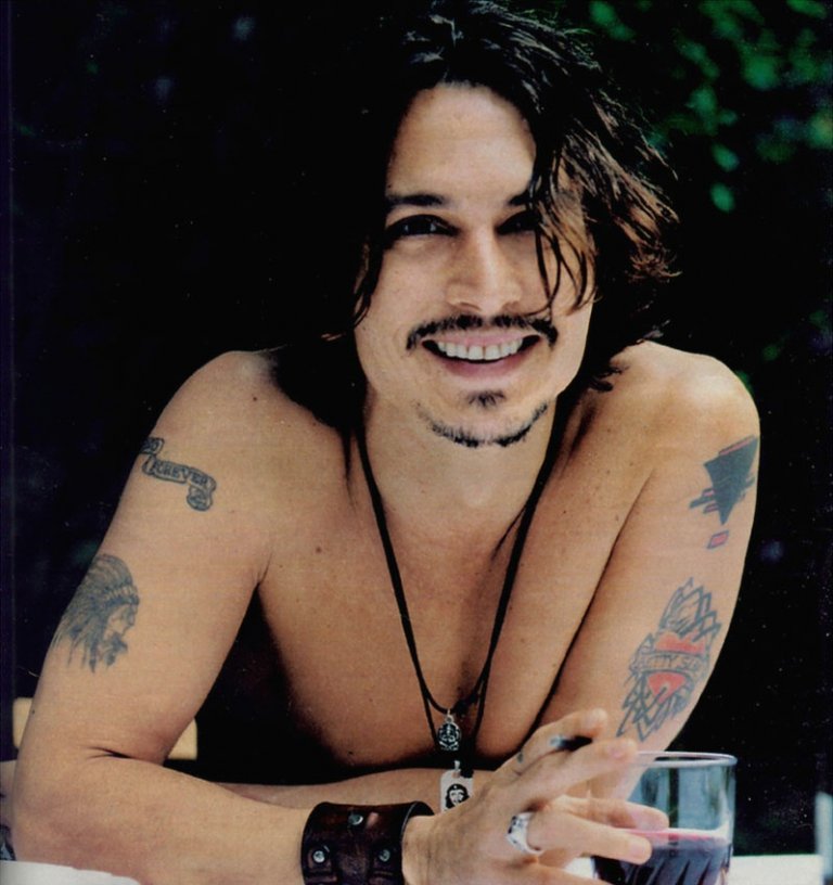 15 foto di Johnny Depp che ti faranno sciogliere, per il suo 53° compleanno