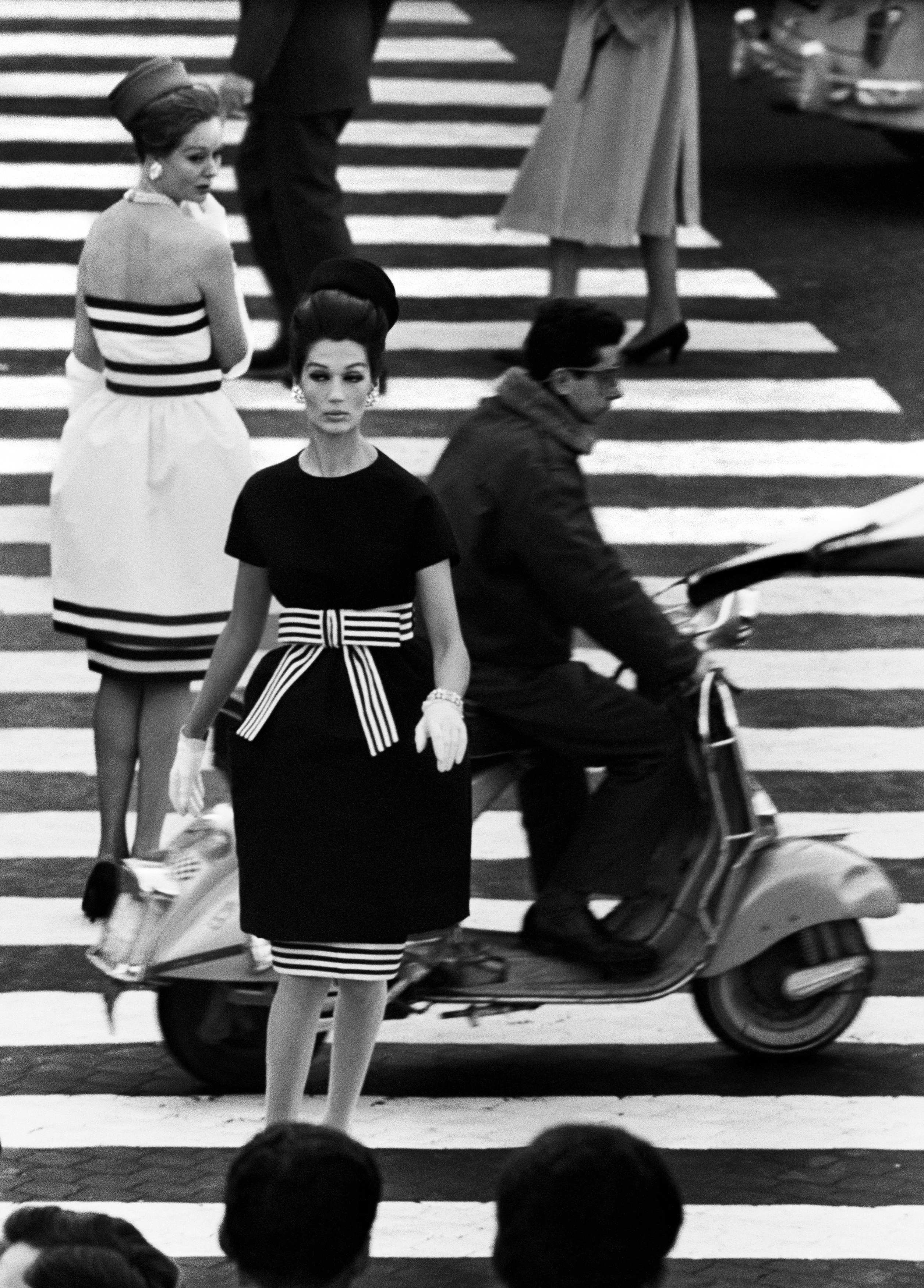 Nina, piazza di Spagna, Roma 1960 - © William Klein