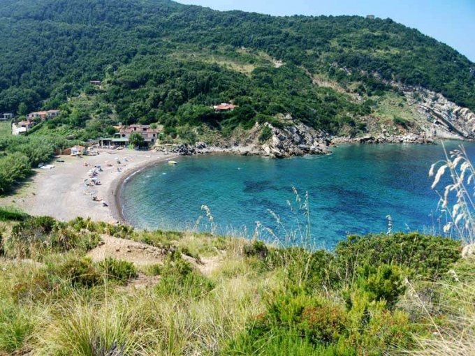 cala-dei-mangani-allisola-delba spiagge libere più belle d'Italia