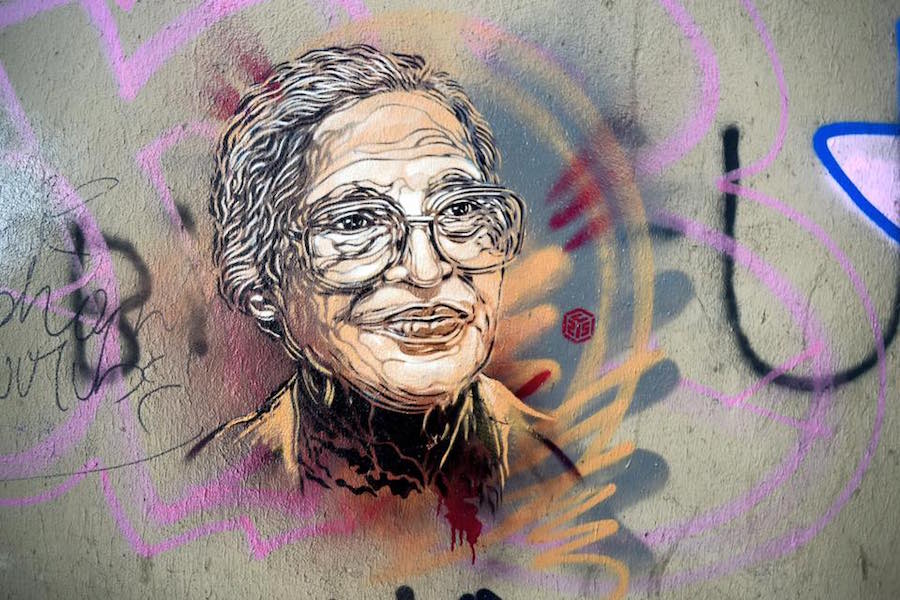 Le più importanti donne della storia ritratte da C215