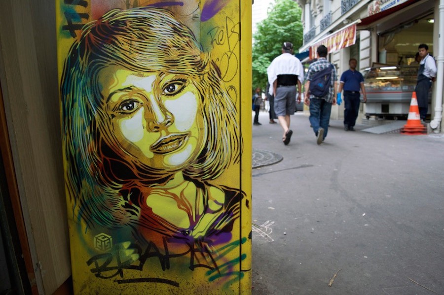 Le più importanti donne della storia ritratte da C215