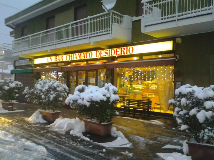 Картинки по запросу un bar chiamato desiderio