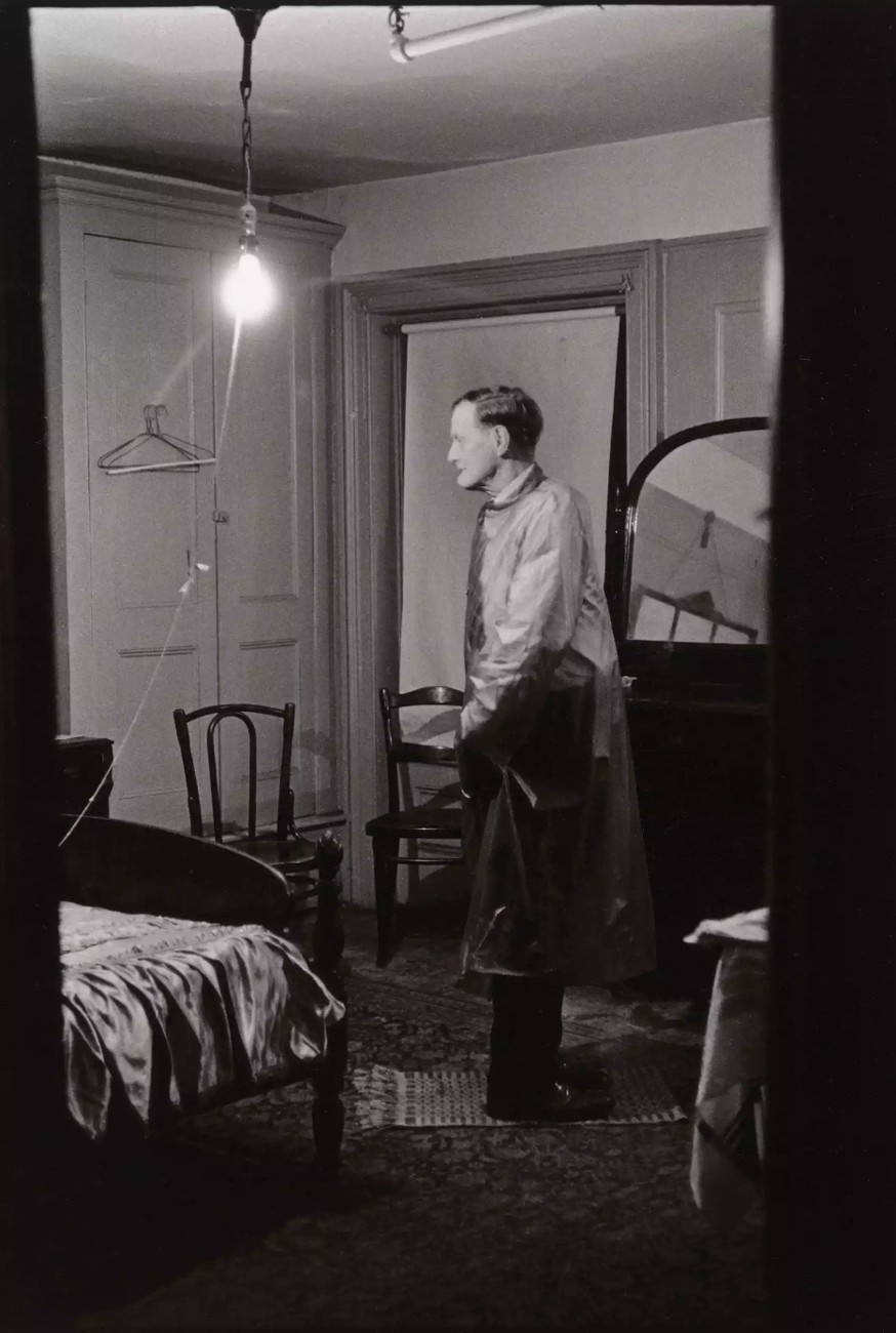 The Backwards Man in his hotel room, NYC, 1961 © The Estate of Diane Arbus LLC