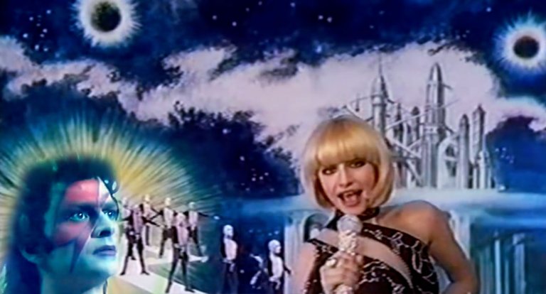 Video trash raffaella carrà