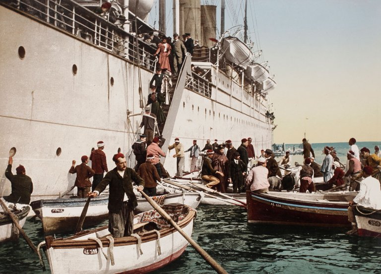 Sbarco da un battello a vapore ad Algeri
