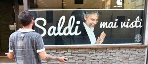Le vetrine e le insegne dei negozi più assurde d’Italia