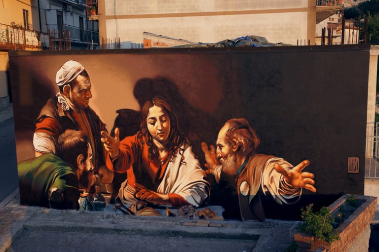 Caravaggio in strada, un'altra magnifica opera di Andrea Ravo Mattoni