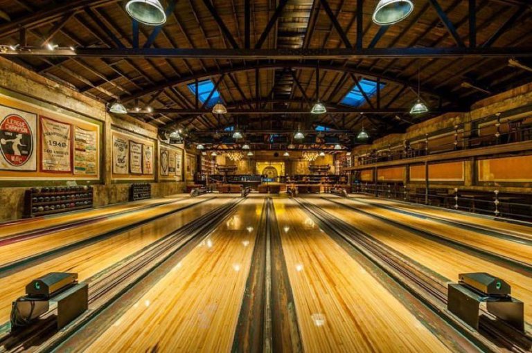 La bellissima sala da bowling del