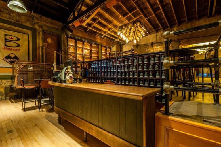 La bellissima sala da bowling del
