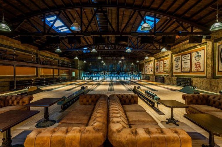 La bellissima sala da bowling del