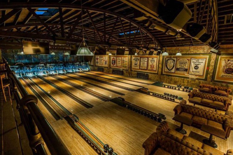 La bellissima sala da bowling del
