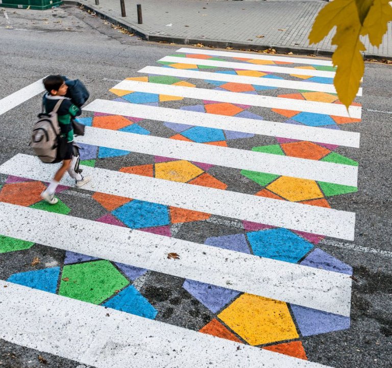 Le strisce pedonali colorate di christo guelov