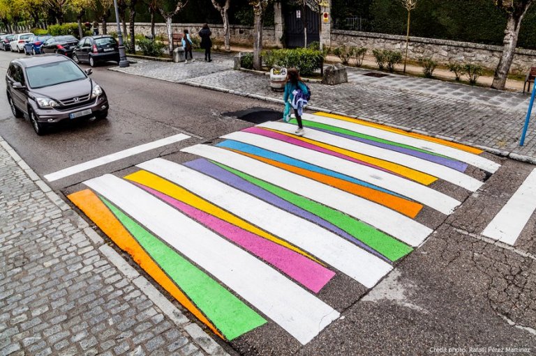 Le strisce pedonali colorate di christo guelov