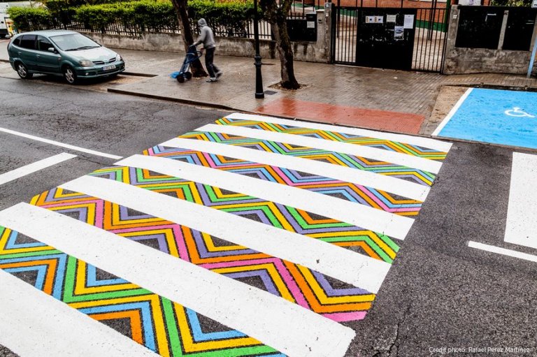 Le strisce pedonali colorate di christo guelov