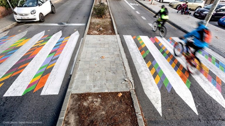 Le strisce pedonali colorate di christo guelov