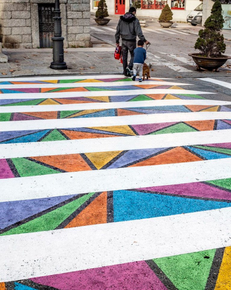Le strisce pedonali colorate di christo guelov